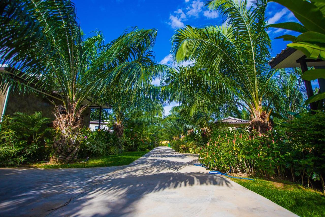 Palm Pran Resort Pran Buri Exterior photo