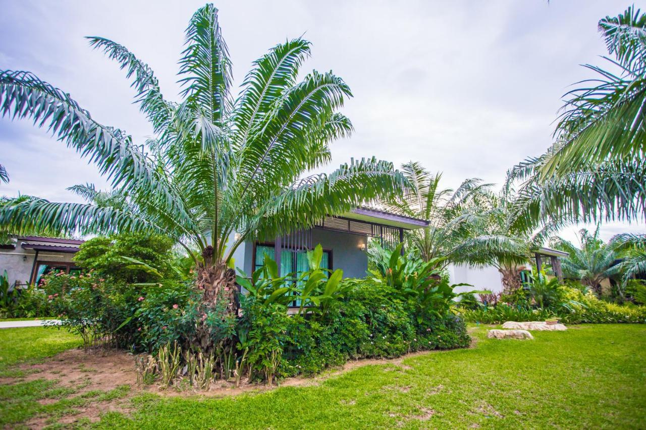 Palm Pran Resort Pran Buri Exterior photo