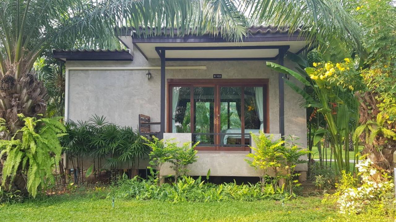 Palm Pran Resort Pran Buri Exterior photo